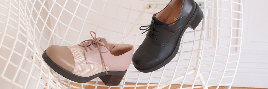 レースアップシューズ