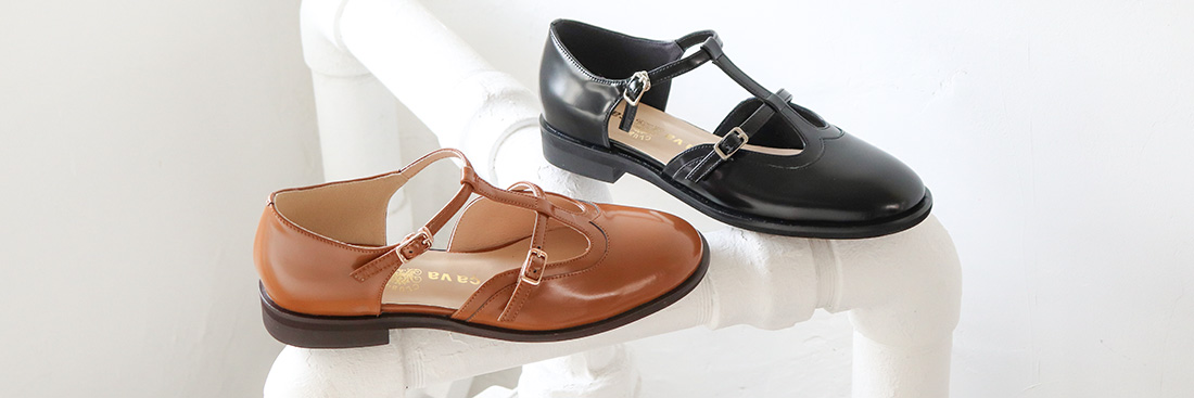 ストラップパンプス