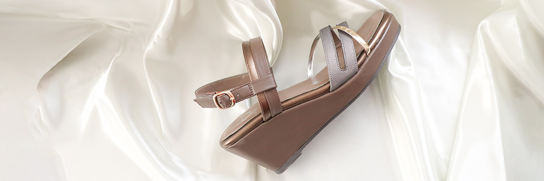 ウェッジソールサンダル