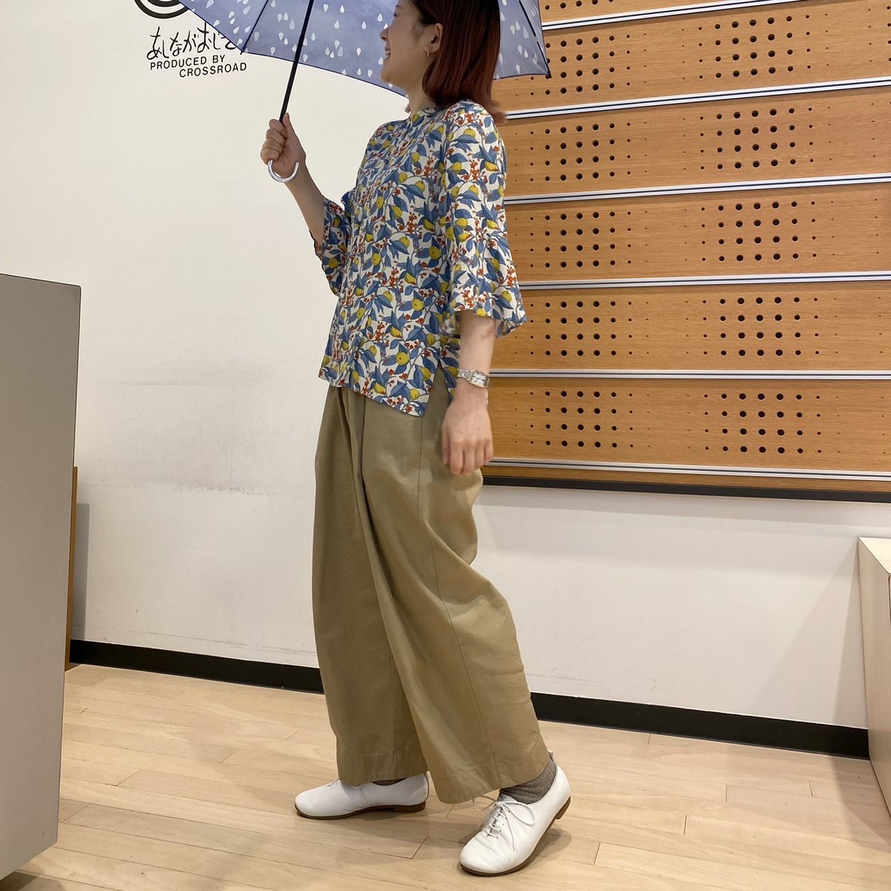 雨の日でも白い靴を履きたいときにぴったり