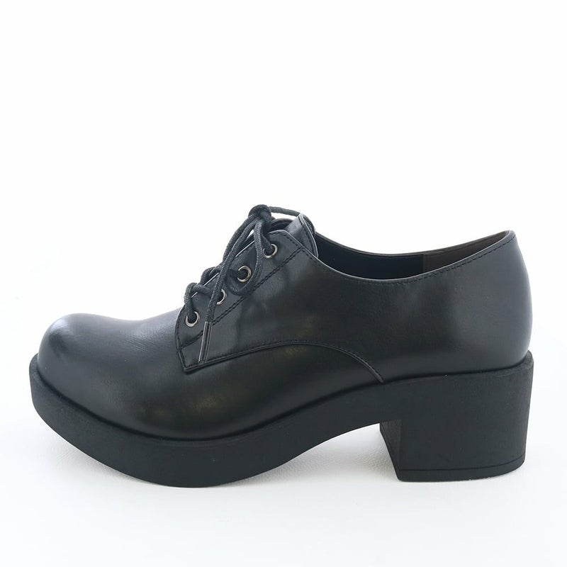 byあしながおじさんのもうひとつのロングセラー。厚底レースアップシューズ