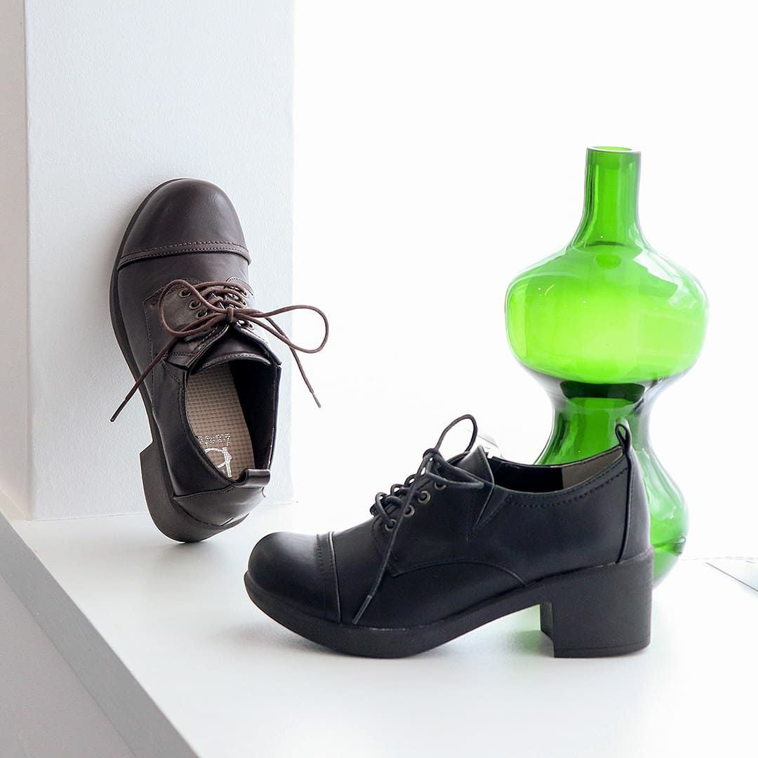 レースアップシューズ