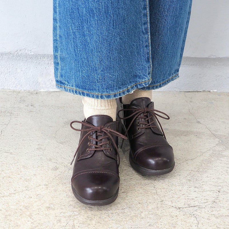 ダークブラウン