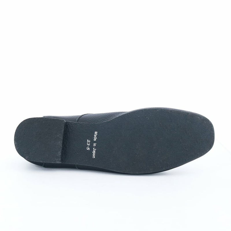 中底は防水シート入り。底面から浸水しにくくなっています