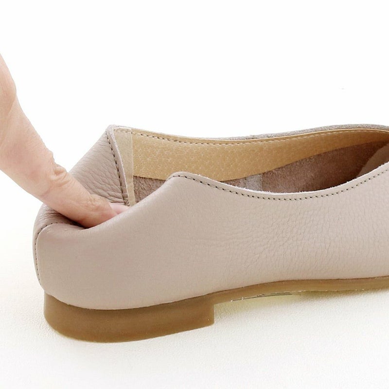 かかとも硬い芯を使わずソフトに。靴擦れしにくくなっています