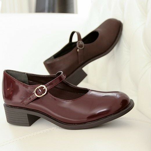 ストラップシューズ