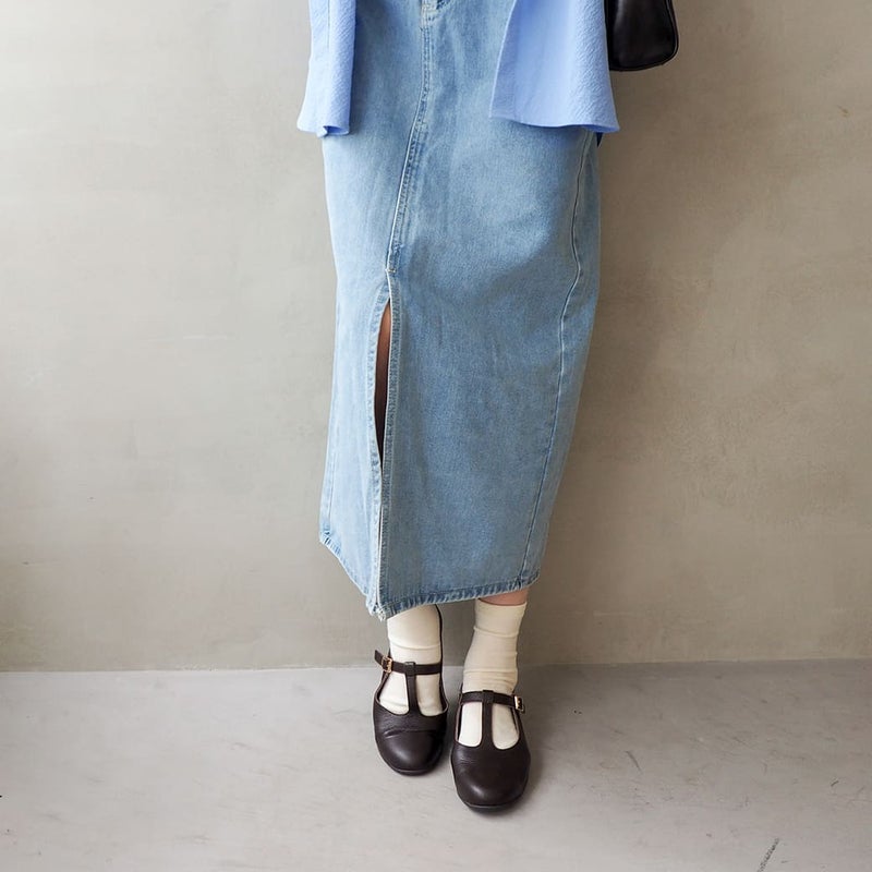 ダークブラウン