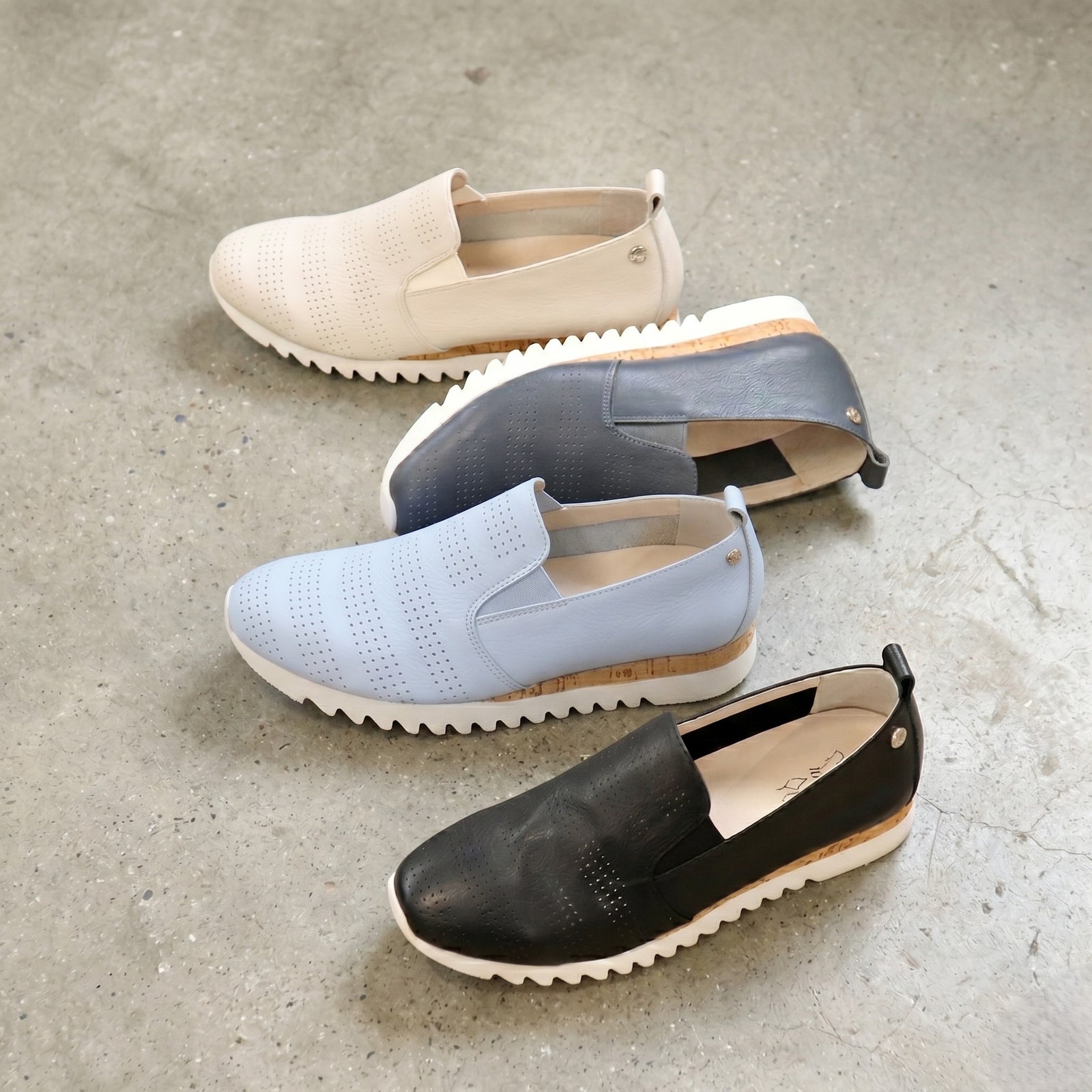 軽量│パンチングスリッポン