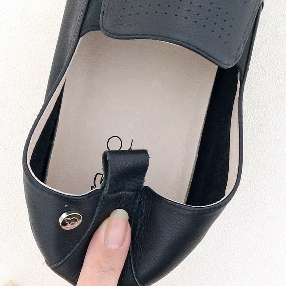 かかとは硬い芯を使わず、靴擦れしにくい仕様に