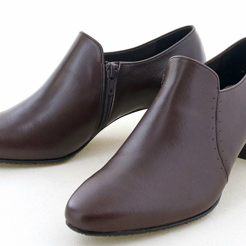 内ファスナーでスムーズに着脱できます