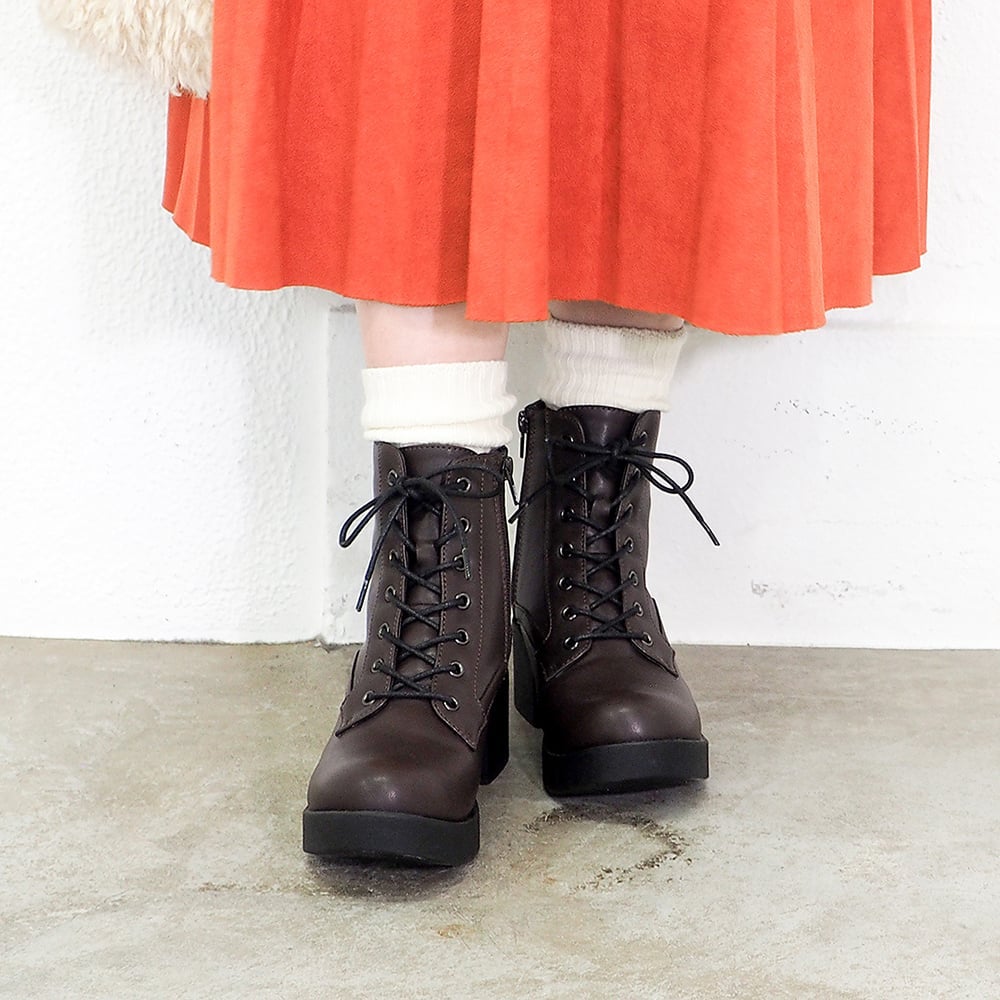 ダークブラウン