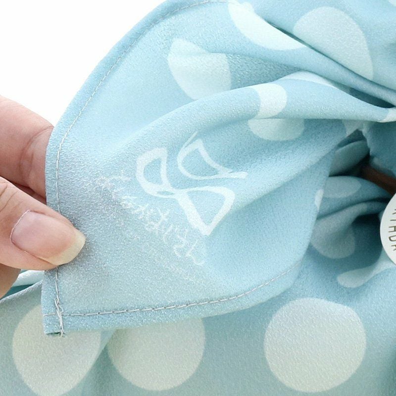 素材は細かい凹凸のある、ちりめん風の生地です