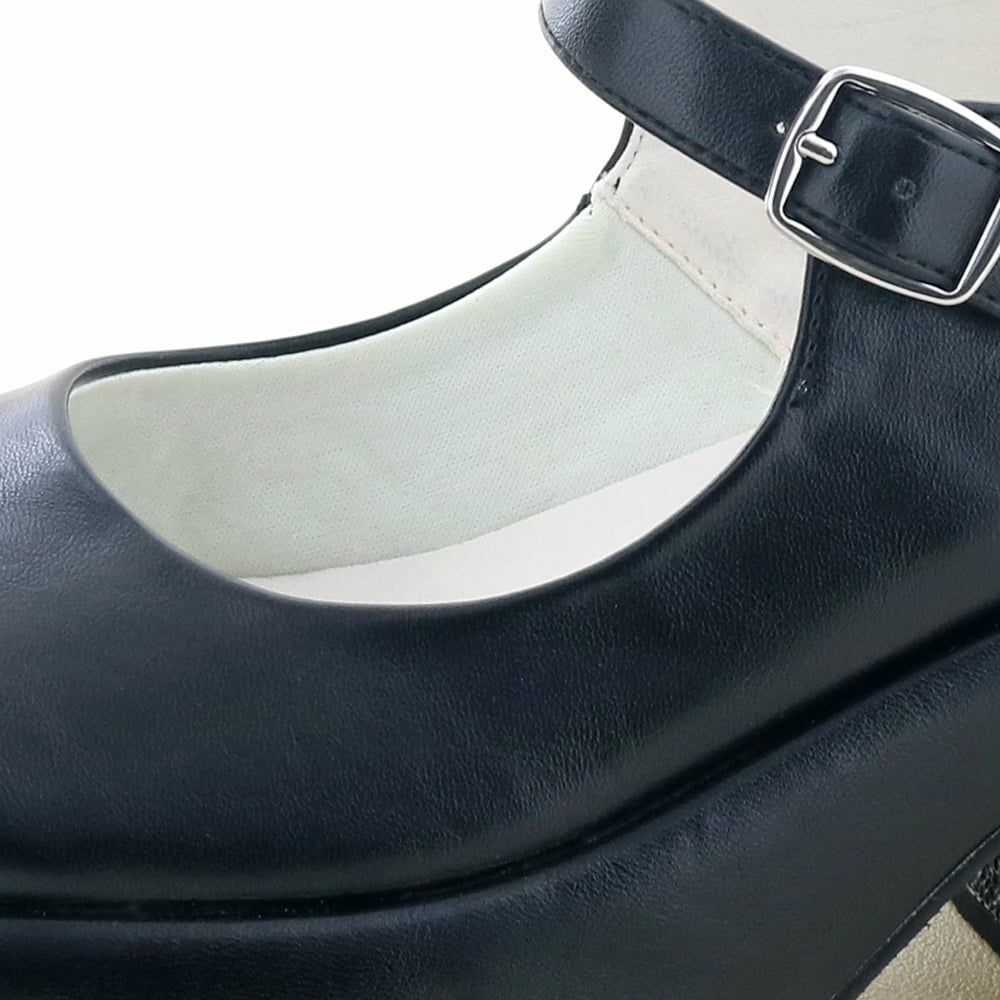 裏地やインソールはスポンジやクッションでふわっとした履き心地です