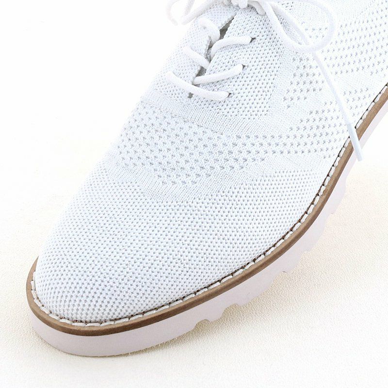 切り替えのないニットアッパーで足あたり◎　ストレスのない履き心地です