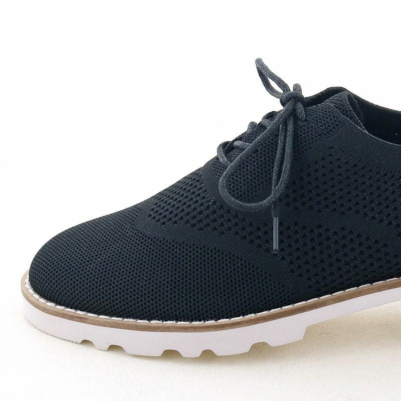 少しくすみのあるソールカラーでコーデになじみやすい