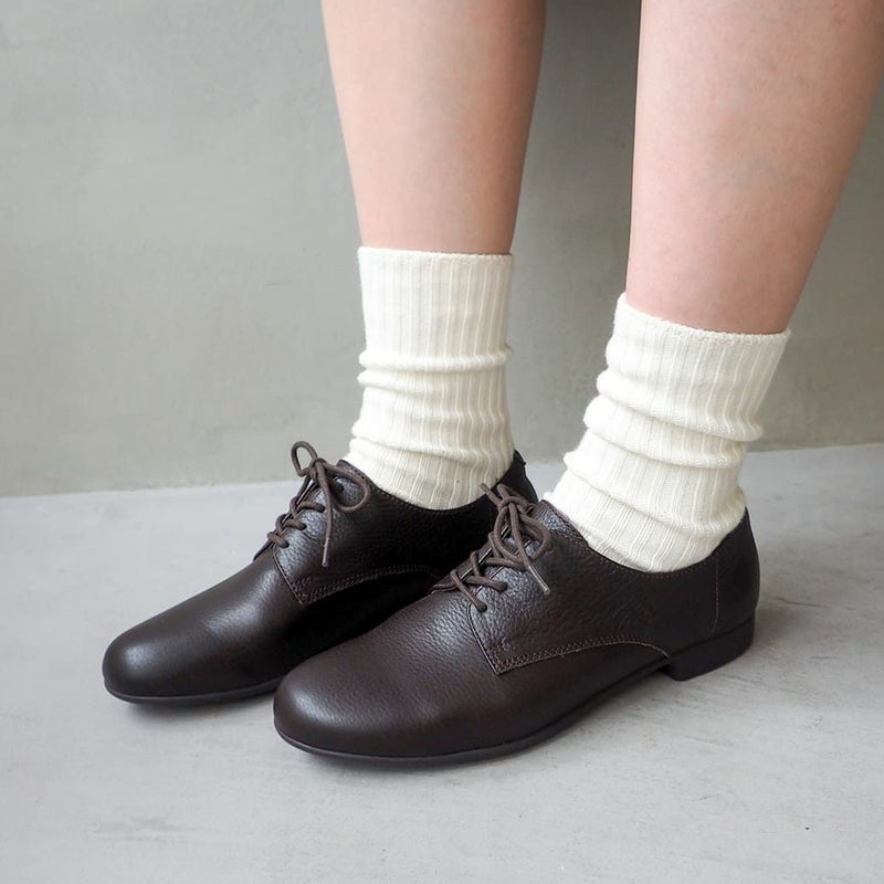 ダークブラウン