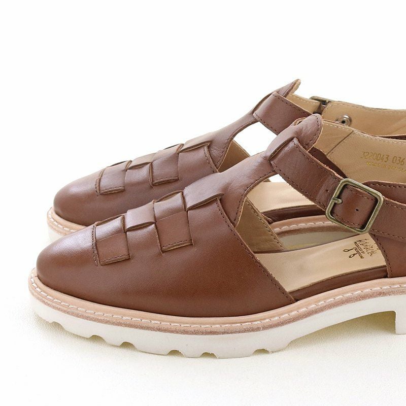 手編みのようなざっくりメッシュと大きめステッチでクラフト感たっぷり