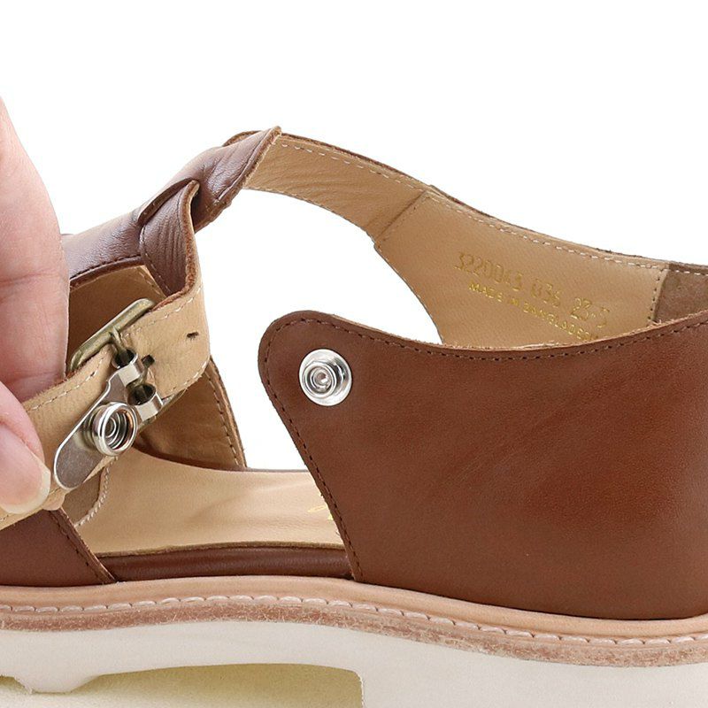 ストラップはスナップ式で着脱がスムーズです