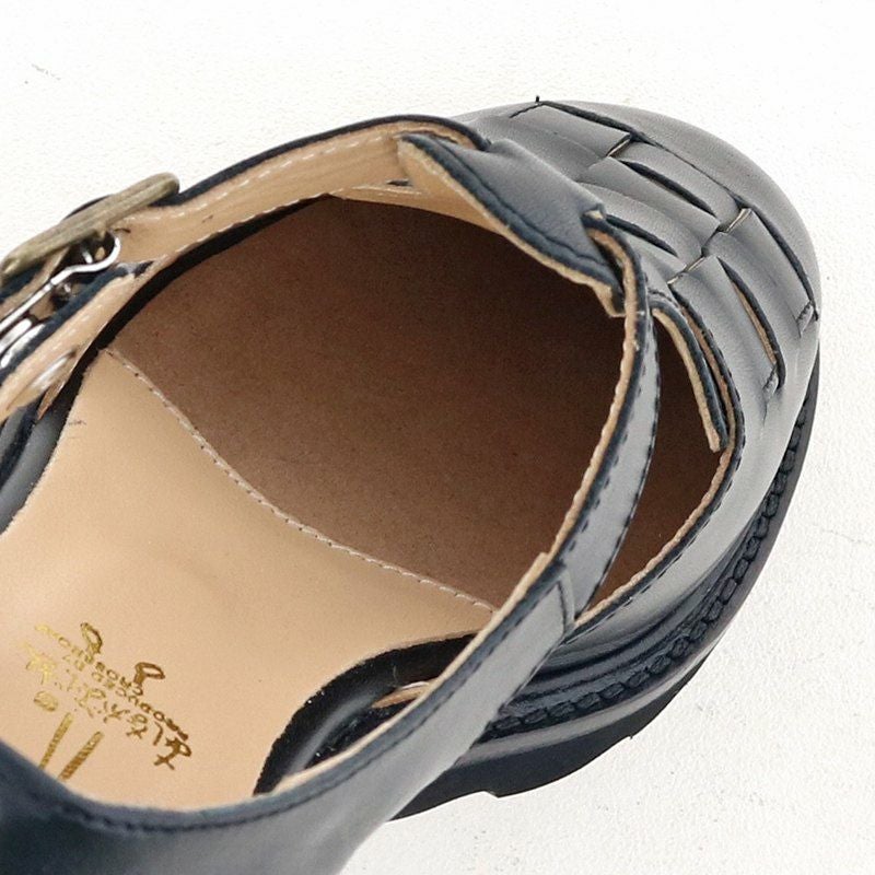 汗をかきやすいつま先部分は人工スエードでサラッとした肌触り