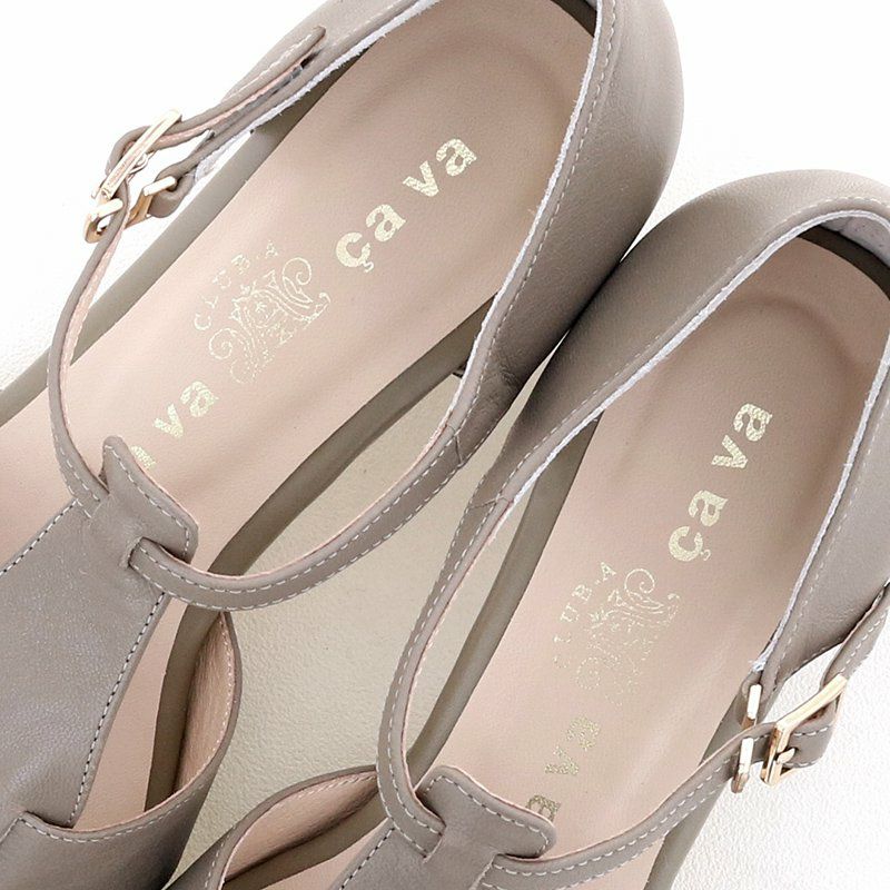 インソールはクッションを効かせ、足裏が痛くなりにくい