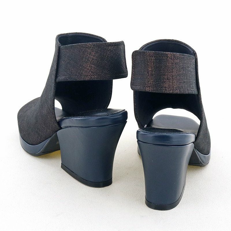 曲線が美しいヒールコンシャスなデザインもこの靴の魅力