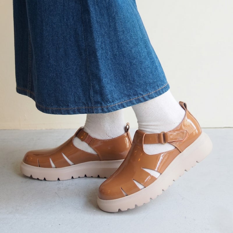 ライトブラウン