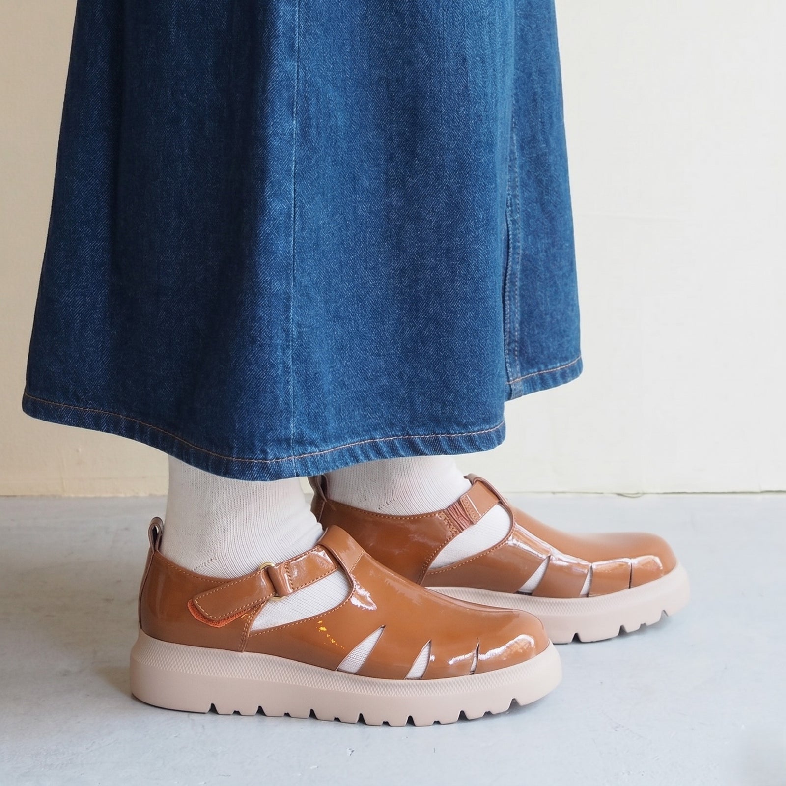 ライトブラウン