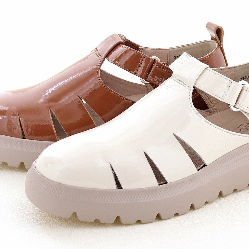 アイボリーとライトブラウンはエナメルレザーを使用しています