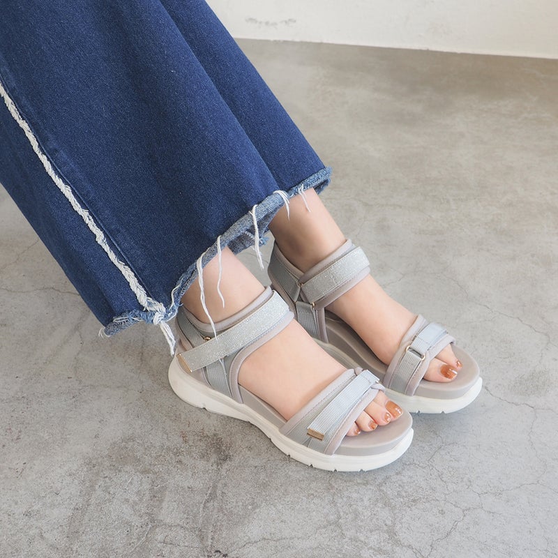 グレー