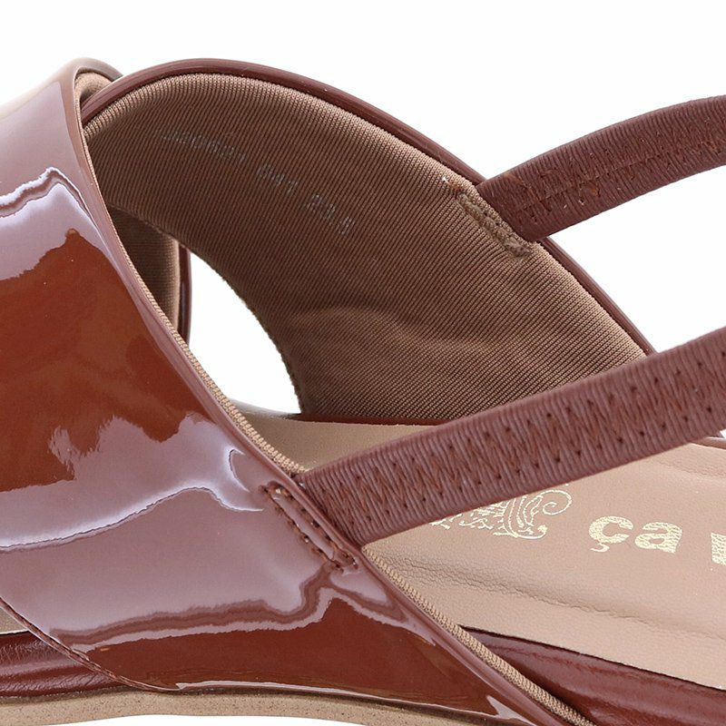 スポンジ入りの裏地でふわふわな履き心地