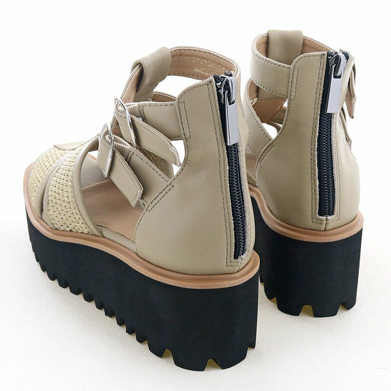 身長にプラス6cmできるスタイルアップ効果も高い一足です