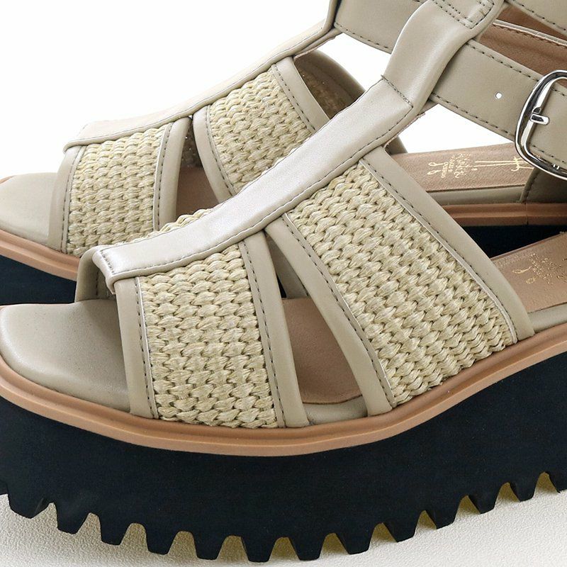 やわらかなアッパーで足あたりがソフトです