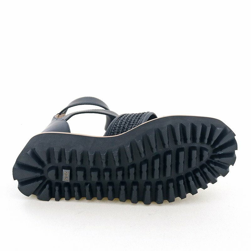 軽量ソールで1日履いても疲れない！