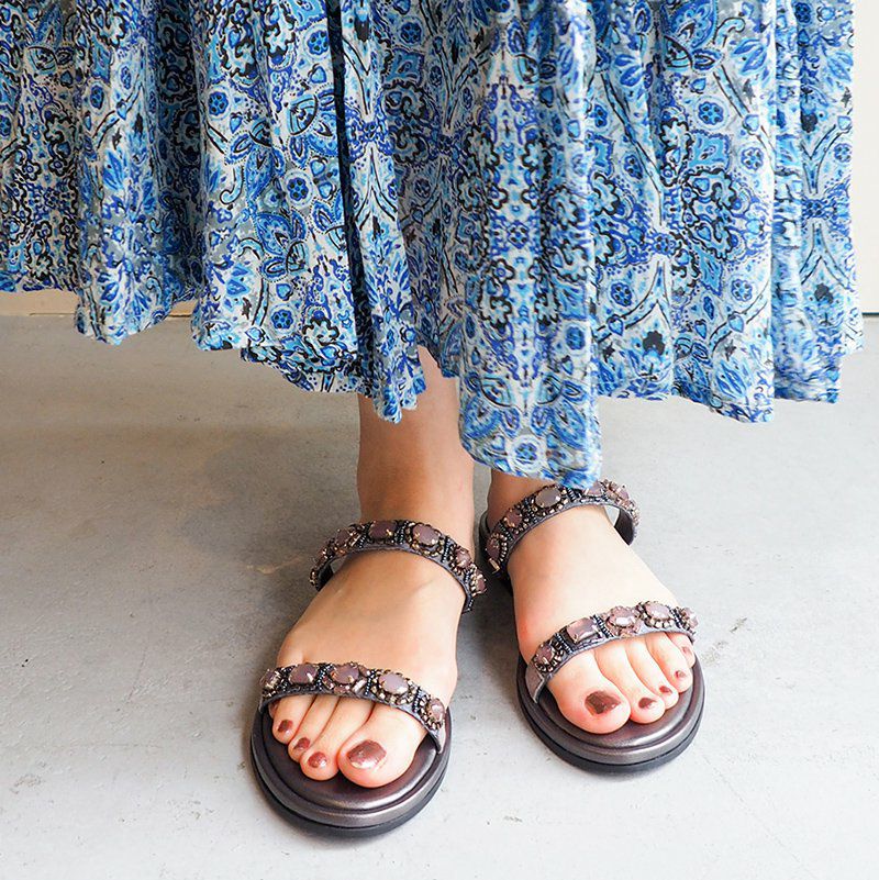 ガンメタリック