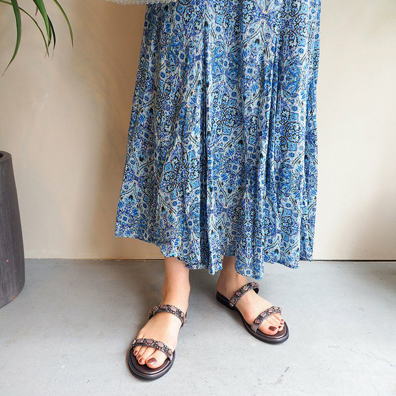 ガンメタリック