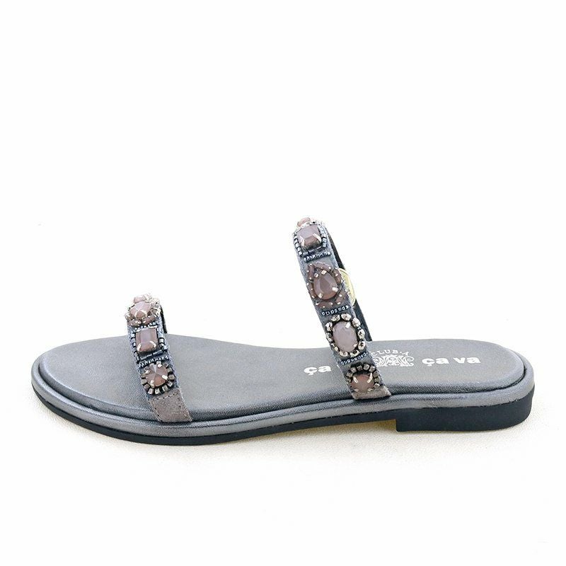 アクセサリー代わりになる華やかなエスニックサンダル