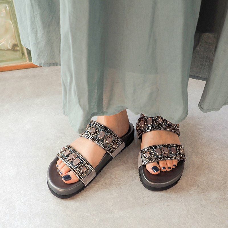 ガンメタリック