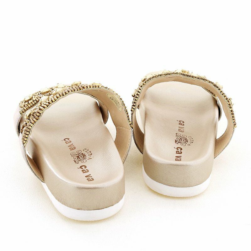 ふかふかのフットベッドを合わせて履き心地にもこだわりました