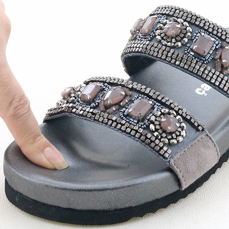 クッションを効かせたふっくらフットベッド