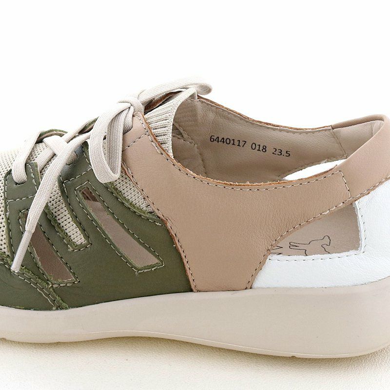 サイドに開きがあるので蒸れにくく通気性◎