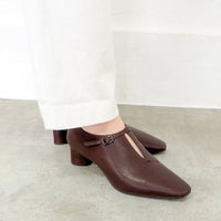 ダークブラウン