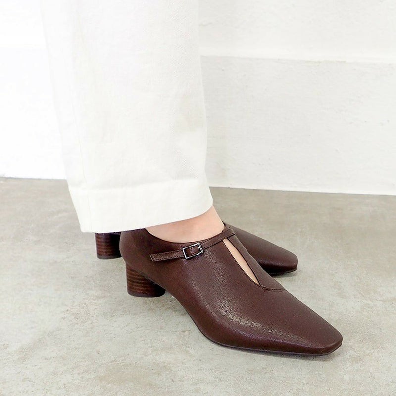 ダークブラウン