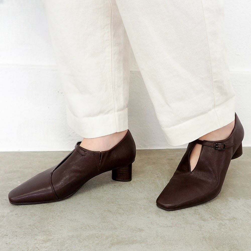 ダークブラウン