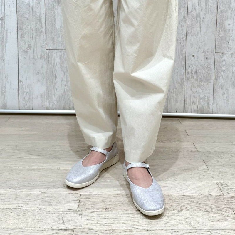 スタッフ着用：シルバーコンビ