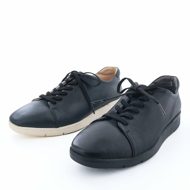 この春の新色はソールまで黒で揃えた「ブラックコンビ」