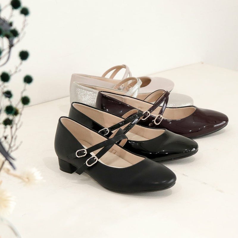 クロスストラップパンプス