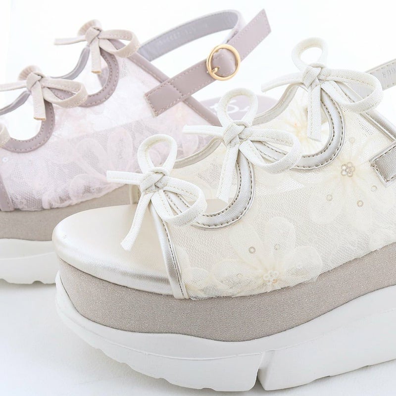 ふわふわのフラワーレースでガーリー度MAX！