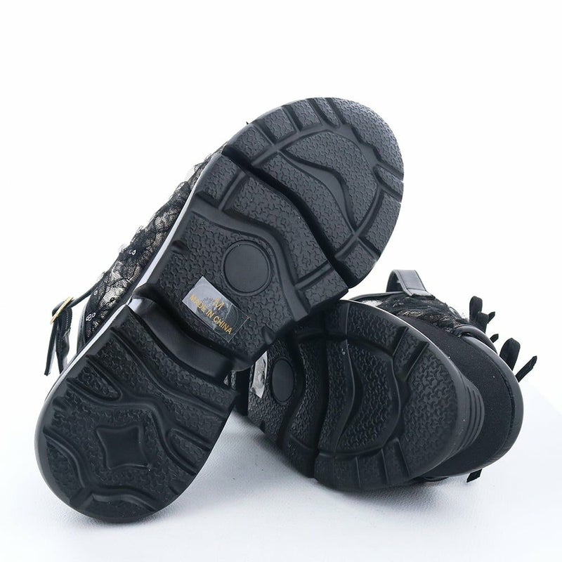 ソール全体に厚みがありヒール傾斜は2.5cmほど