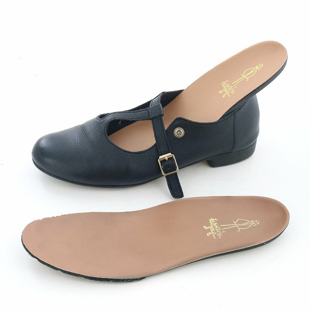 交換の際は古いカップインソールを外し、新しいものを入れてください