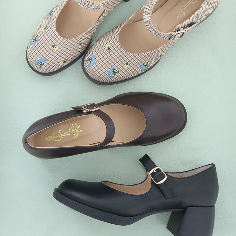 ストラップパンプス